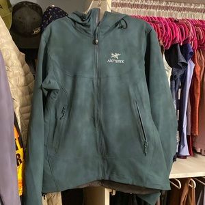 Arc’teryx Gamma Hoody women’s jacket. EUC.